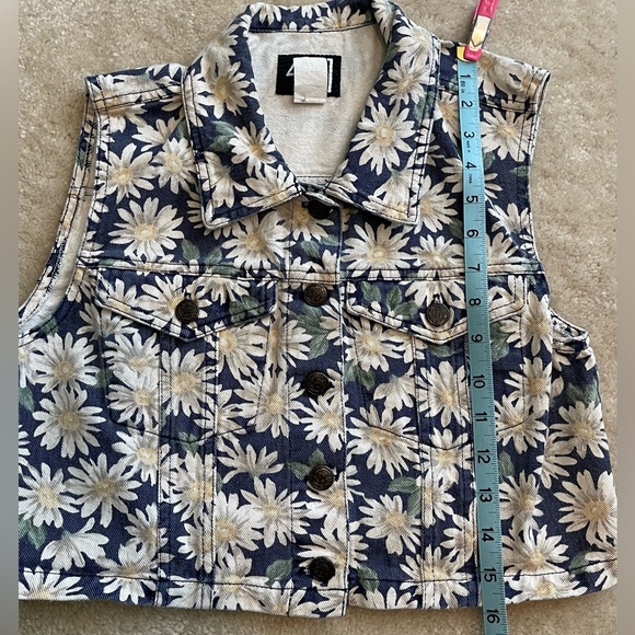 Vintage - 4 to 1 Denim Daisy Set - Vest - Medium /  Shorts - Size 7 - Picture 6 of 10